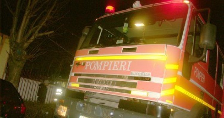 Un Chrysler a luat foc la Hârşova